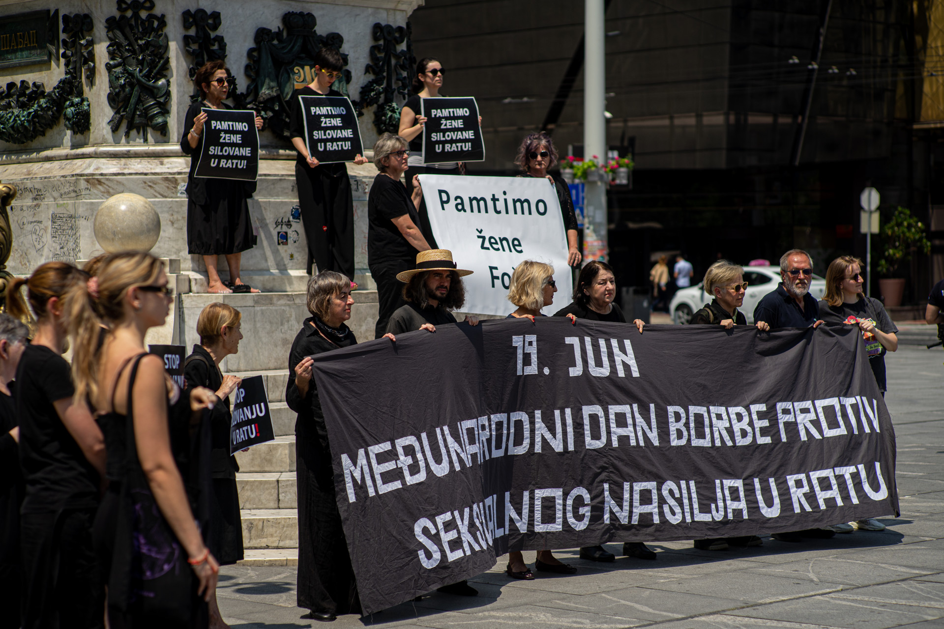 Stop silovanju u ratu! Stop silovanju u ratu!