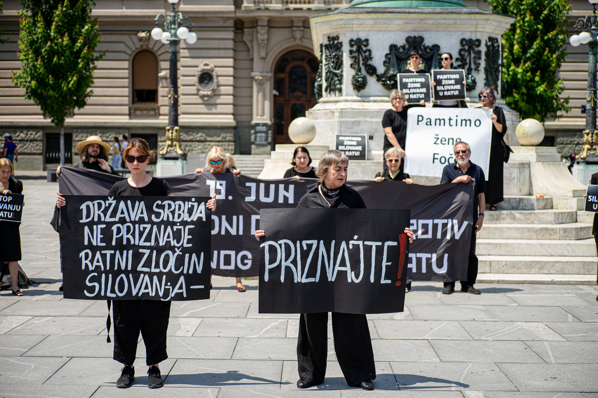 Stop silovanju u ratu! Stop silovanju u ratu!