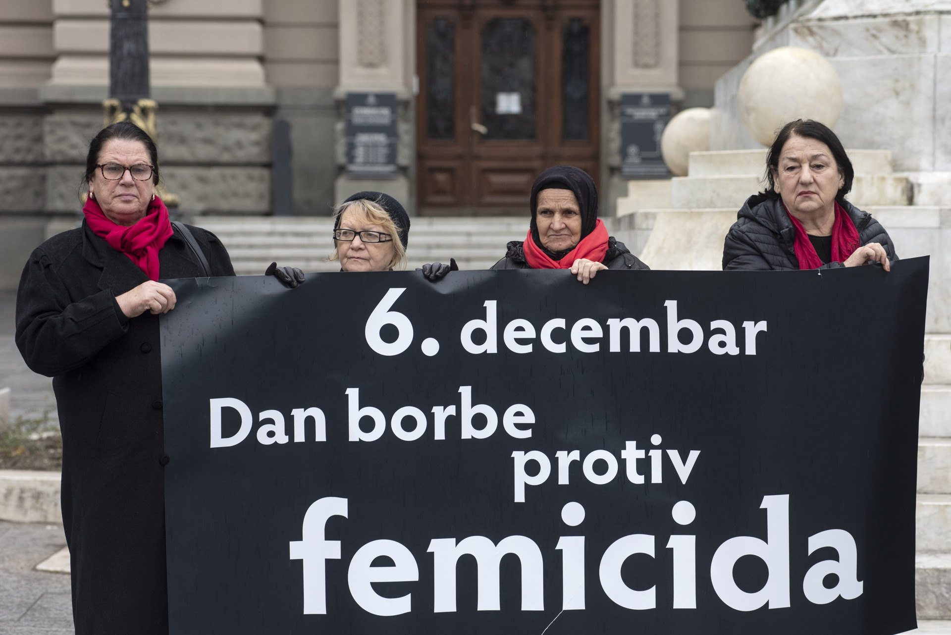 Stop ubijanju žena! Stop ubijanju žena!