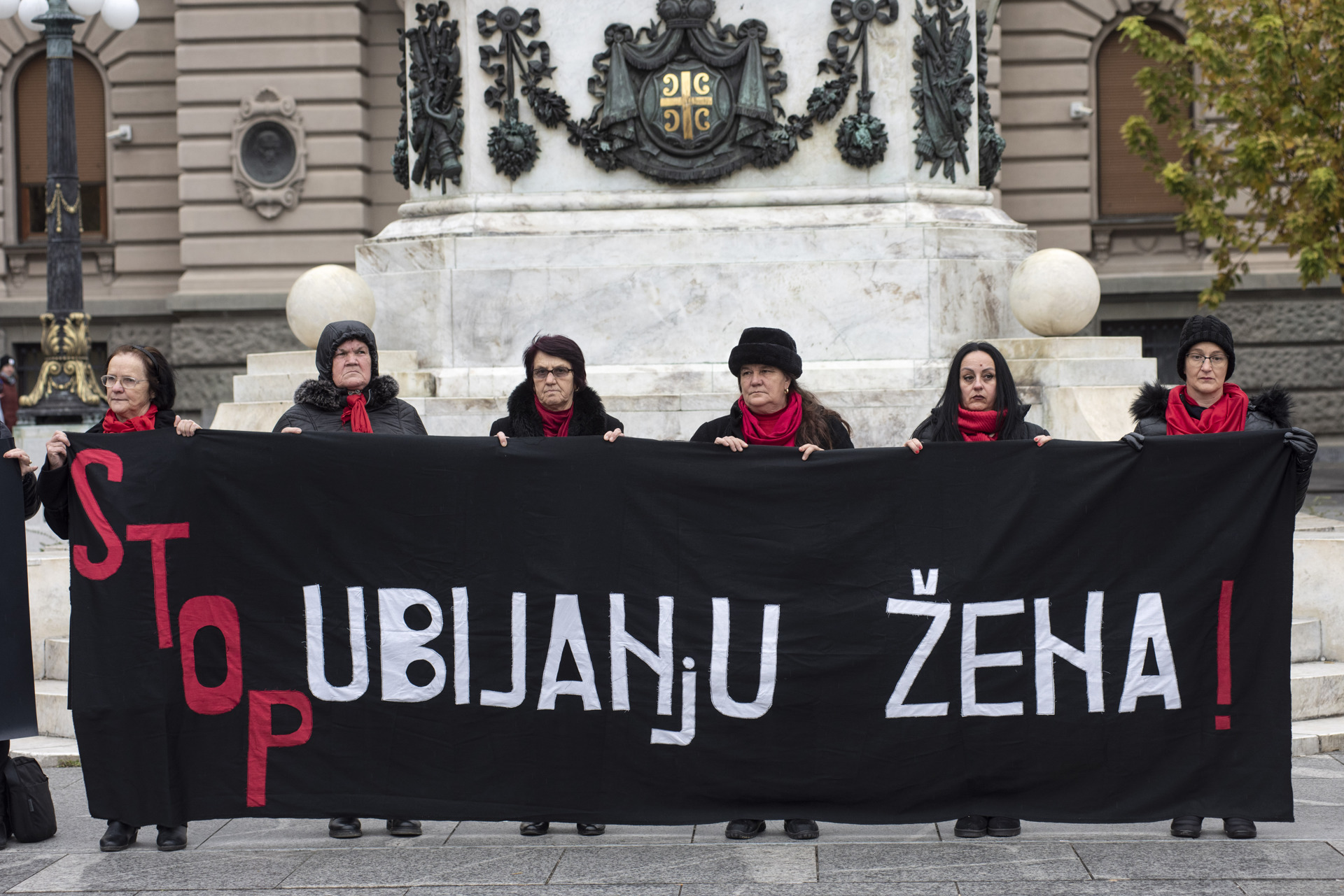 Stop ubijanju žena! Stop ubijanju žena!