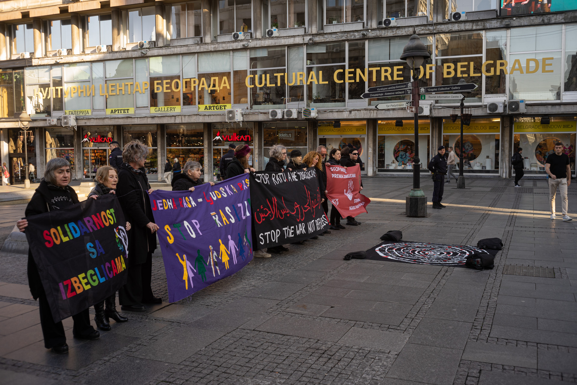 Stop rasizmu prema izbeglicama! Stop rasizmu prema izbeglicama!