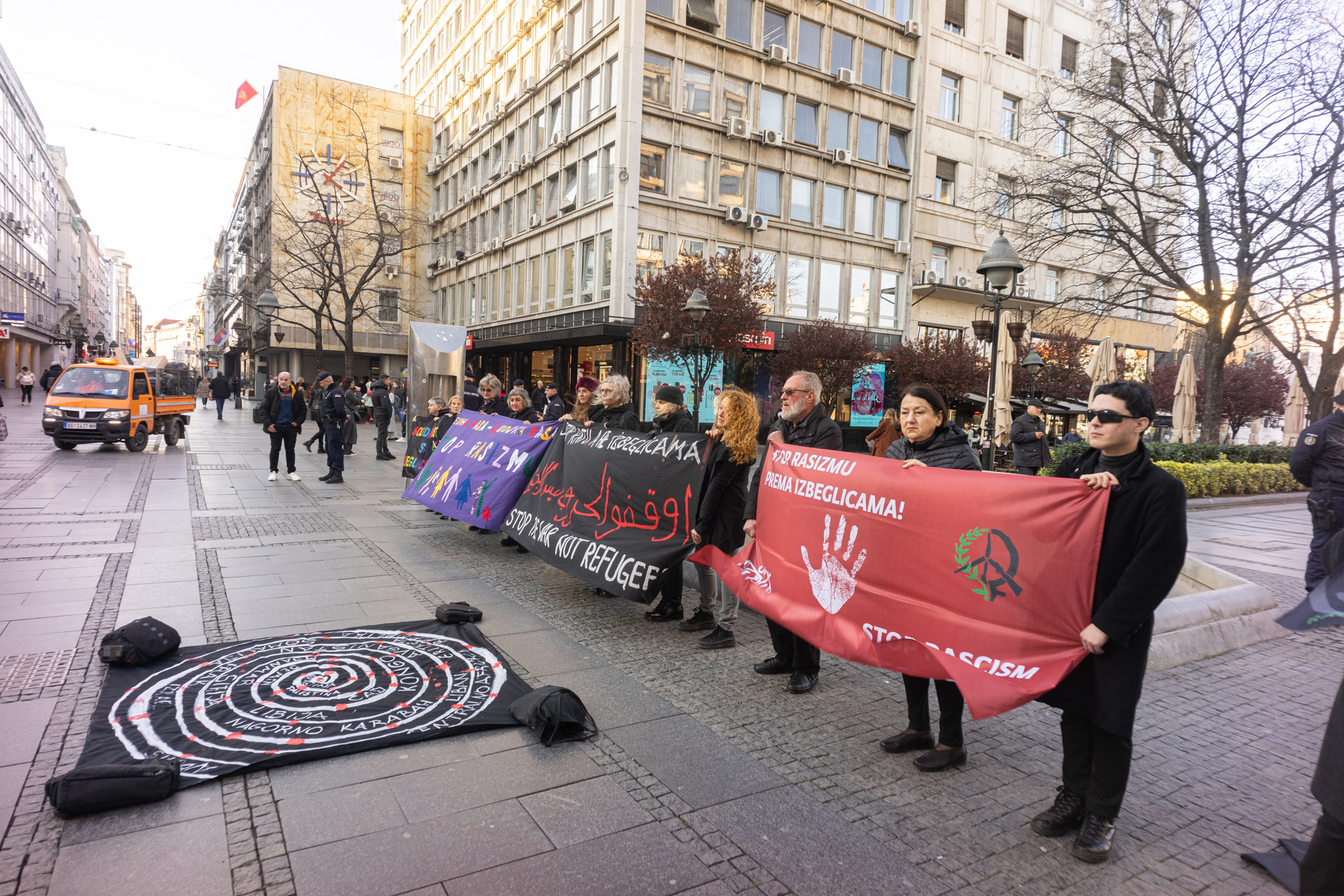Stop rasizmu prema izbeglicama! Stop rasizmu prema izbeglicama!