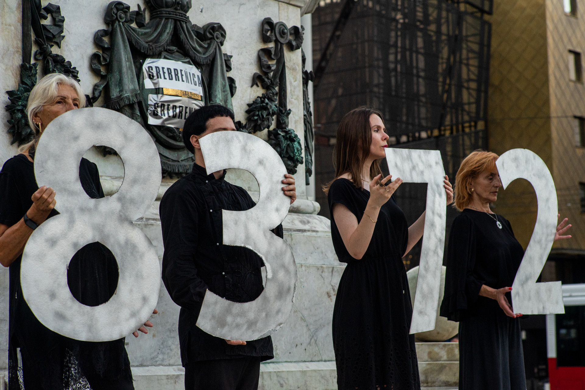 Pamtimo žene silovane u ratu! Pamtimo žene silovane u ratu!