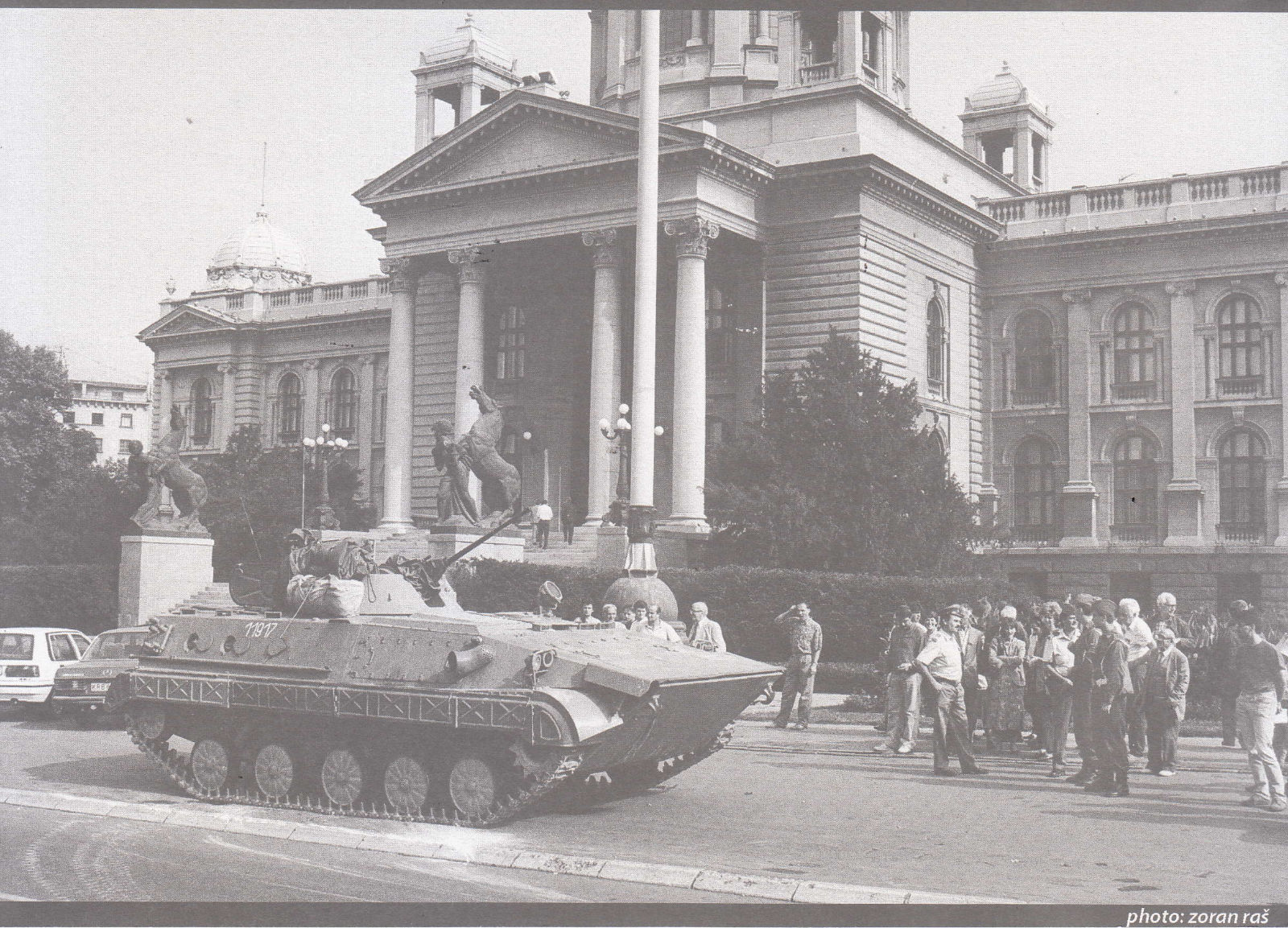 Tenk ispred Skupštine