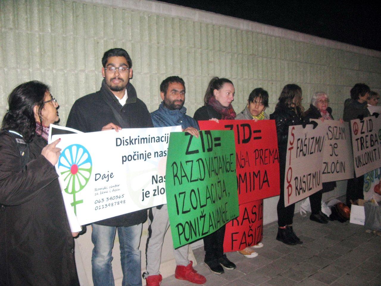 Protest kod zida oko romskog naselja Marko Orlović
